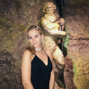 Meet your Posher, Brooke